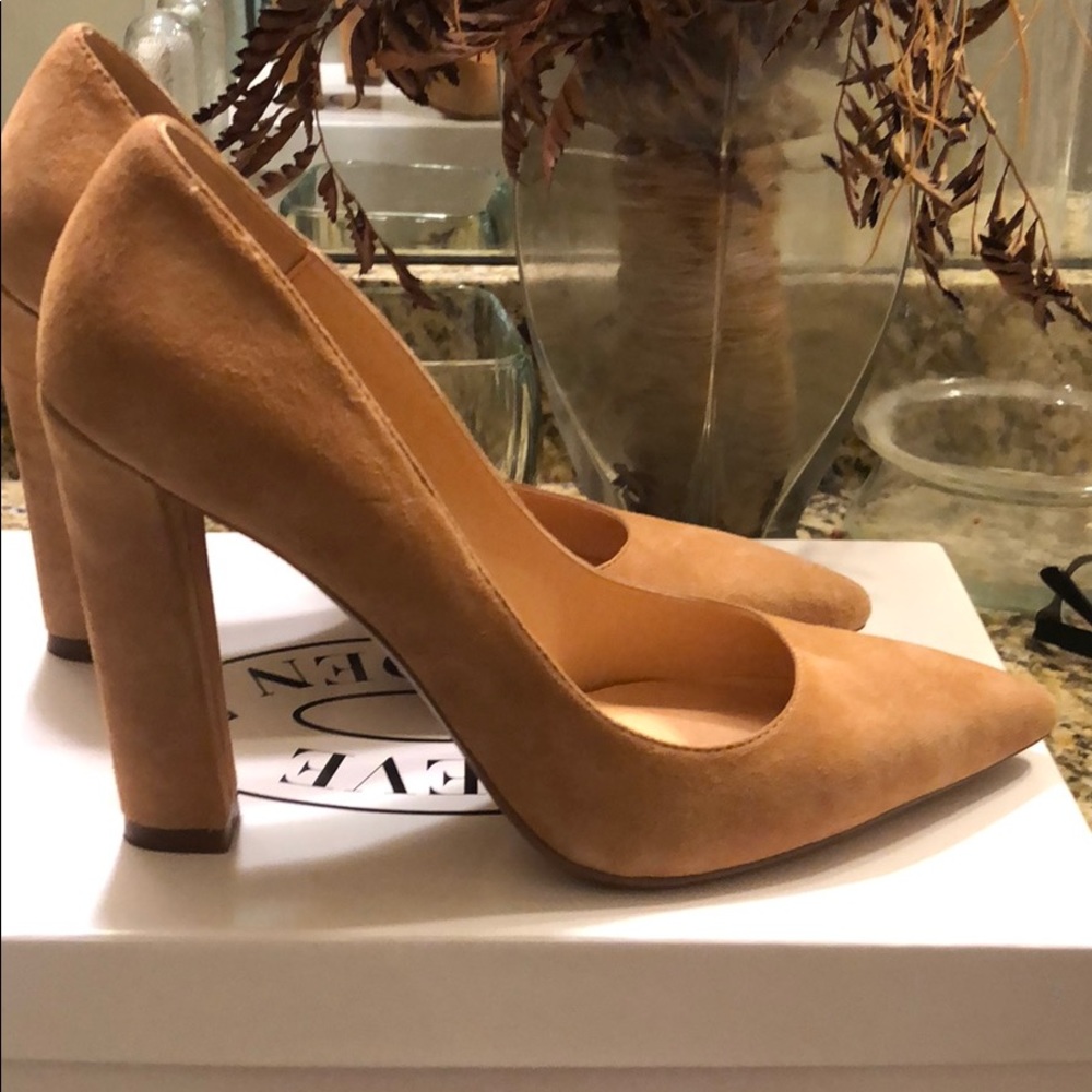Steve Madden tan suede pumps size 7.5
